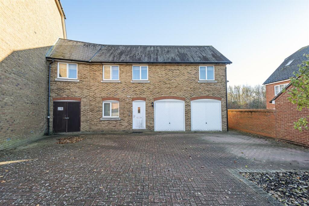 2 bedroom flat for sale in Violet Way, Kingsnorth, Ashford, TN23