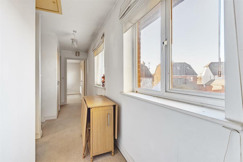 3 bedroom flat for sale in Violet Way, Kingsnorth, Ashford, TN23