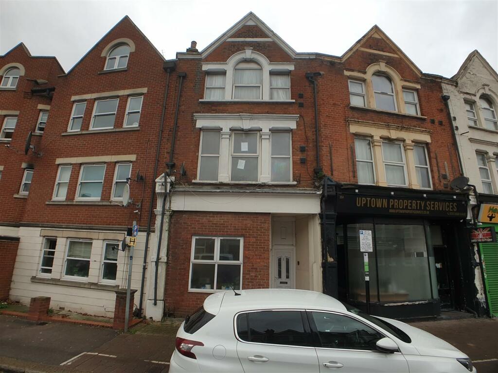 3 bedroom flat for sale in 302 Grove Green Road, London, E11 4EA, E11