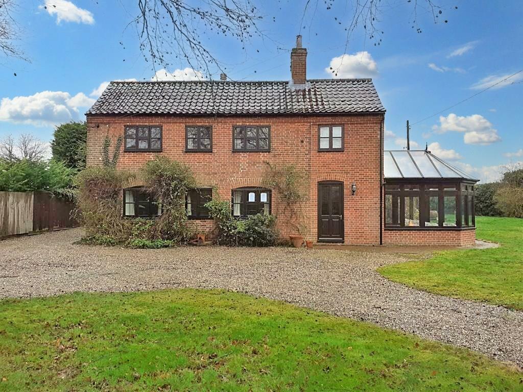 4 bedroom detached house for sale in Stow Heath Road, Felmingham, NR28
