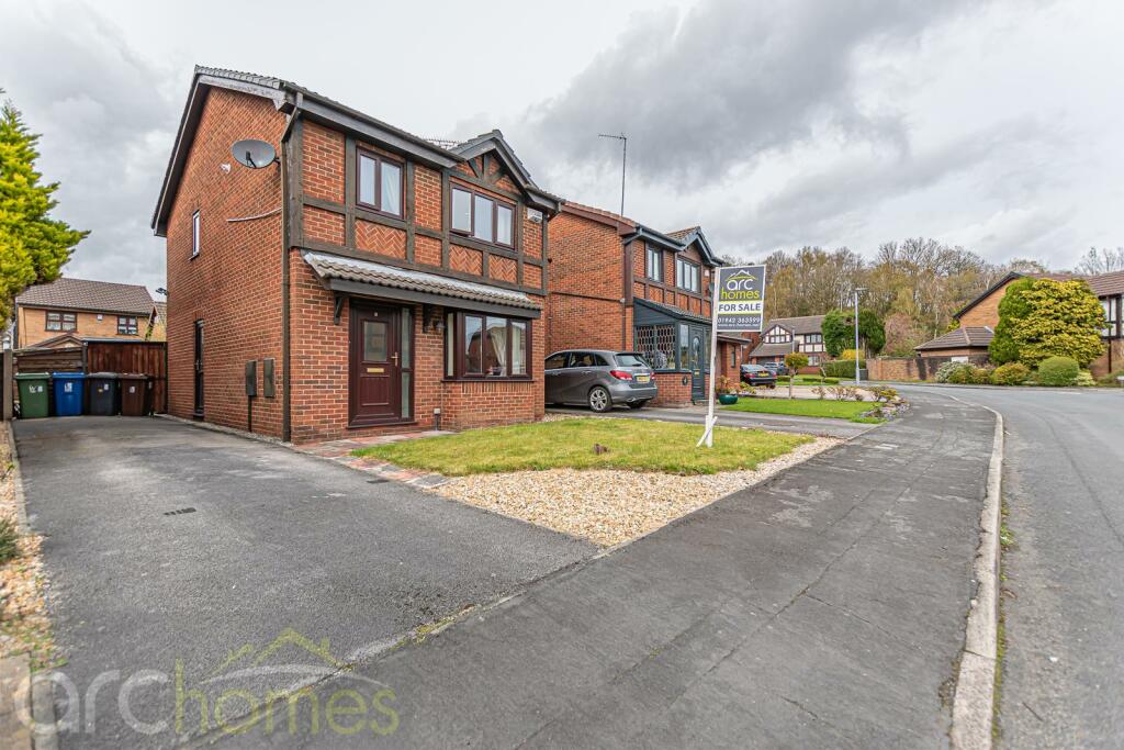3 bedroom detached house for sale in Aldford Drive, Atherton, Manchester, M46