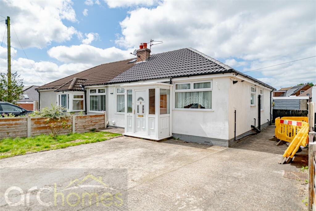 2 bedroom semidetached bungalow for sale in Wellfield Road, Hindley