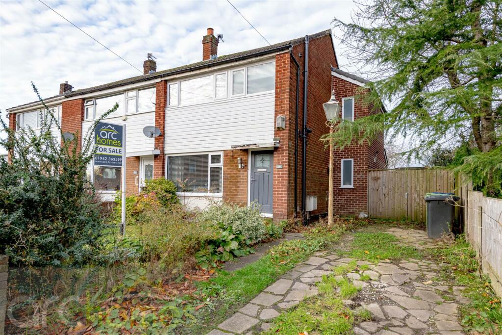 3 bedroom semidetached house for sale in Bag Lane, Atherton