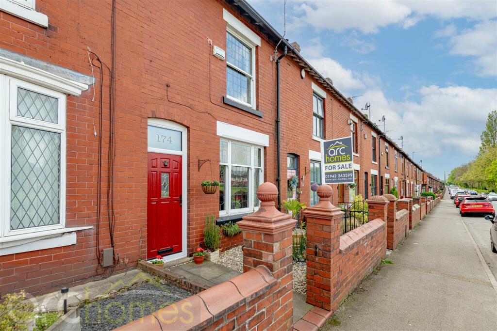 2 bedroom terraced house for sale in Hamilton Street, Atherton