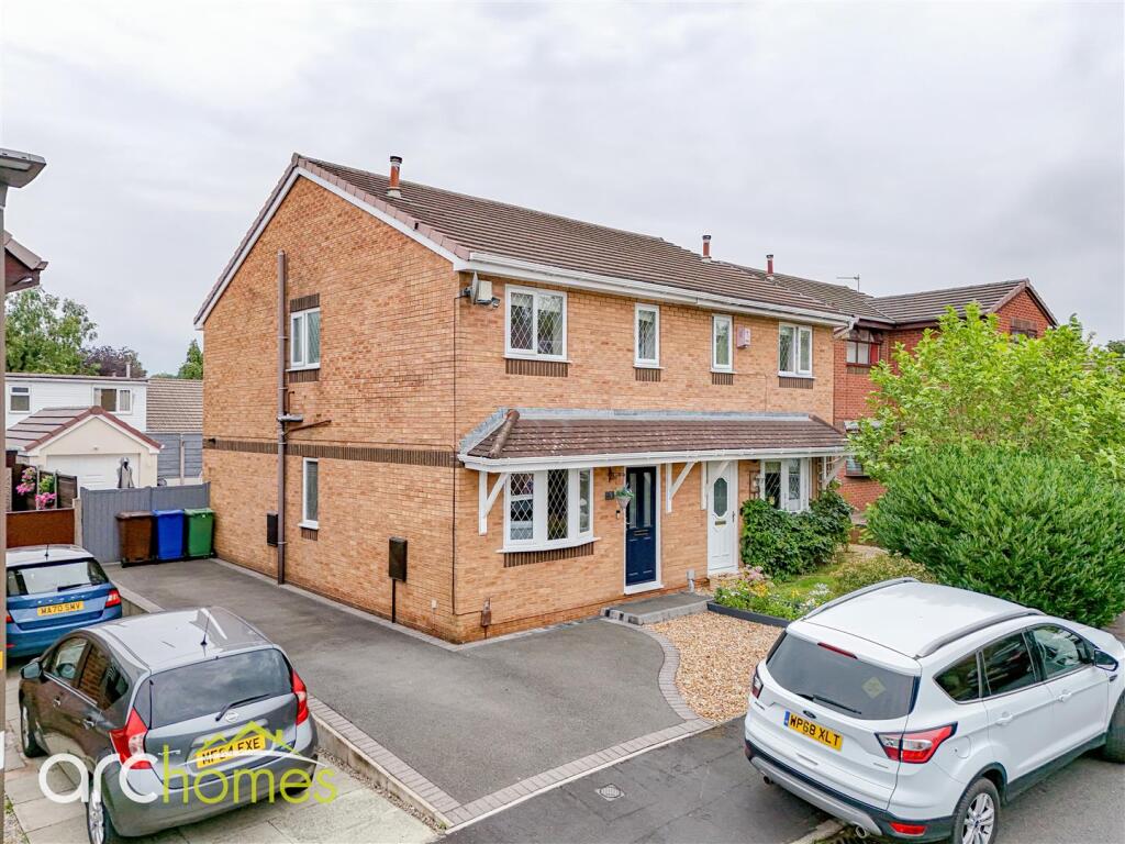 3 bedroom semi-detached house