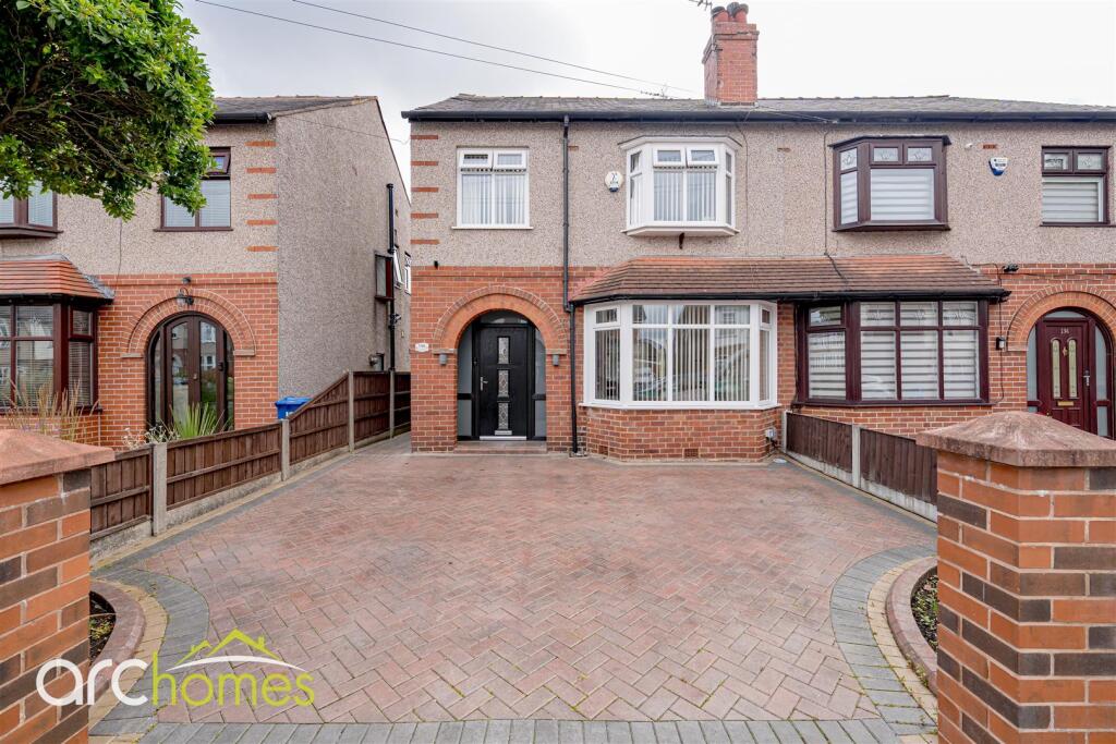 3 bedroom semi-detached house for rent in Platt Fold Road, Leigh, WN7