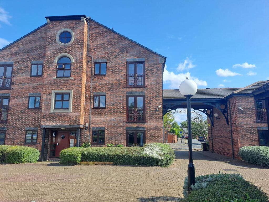 Main image of property: Second Floor Apartment, 32 Kingston Wharf, Kingston Street, Hull, HU1 2ES