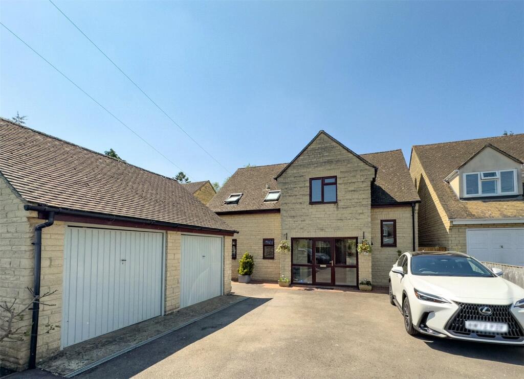 4 bedroom detached house for sale in Common Road, North Leigh, Witney, Oxfordshire, OX29