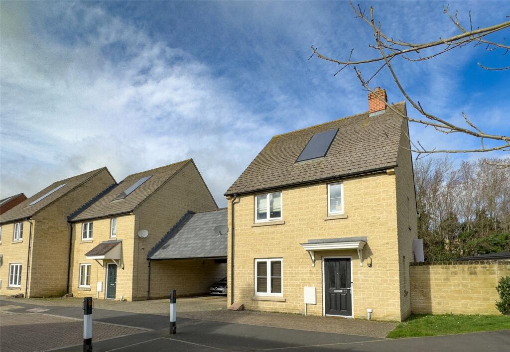2 bedroom detached house for sale in Merton Court, Eynsham, Witney, Oxfordshire, OX29