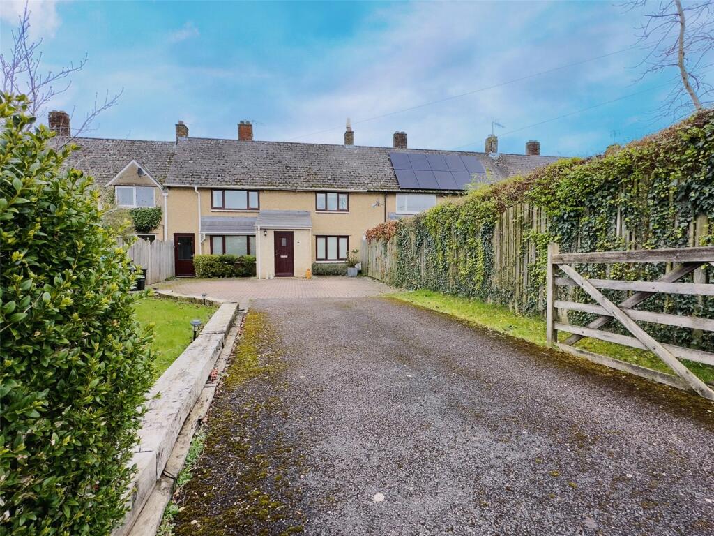 3 bedroom terraced house for sale in Wroslyn Road, Freeland, Witney