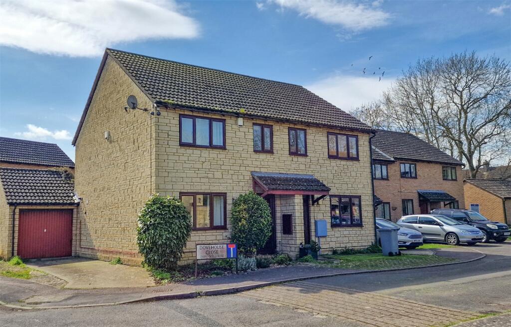 3 bedroom semidetached house for sale in Dovehouse Close, Eynsham, Witney, Oxfordshire, OX29