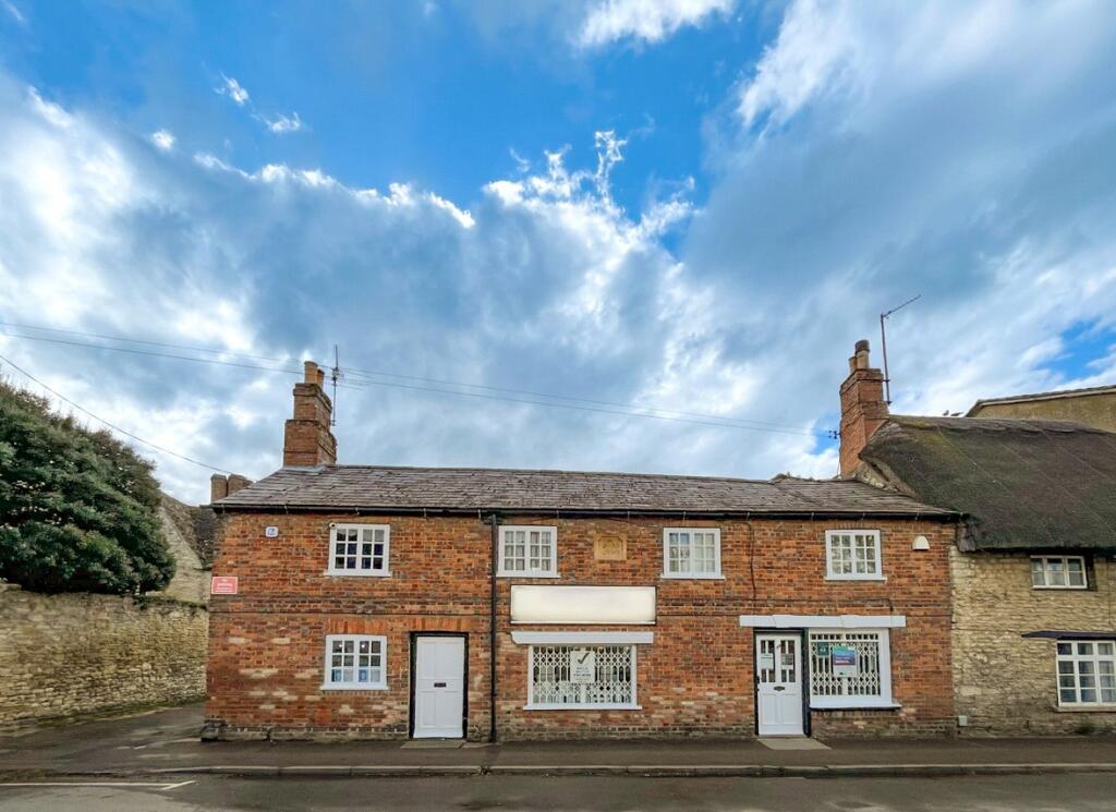 4 bedroom terraced house for sale in Mill Street, Eynsham, Witney