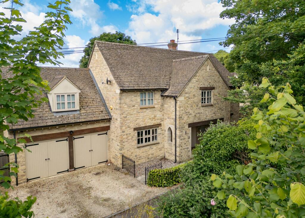 5 bedroom detached house for sale in High Street, Standlake, Witney, Oxfordshire, OX29