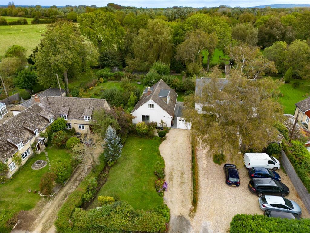 4 bedroom detached house for sale in Rack End, Standlake, Witney