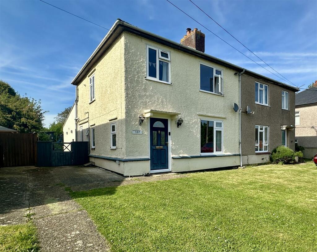 3 bedroom semidetached house for sale in Stowupland Road, Stowmarket, IP14