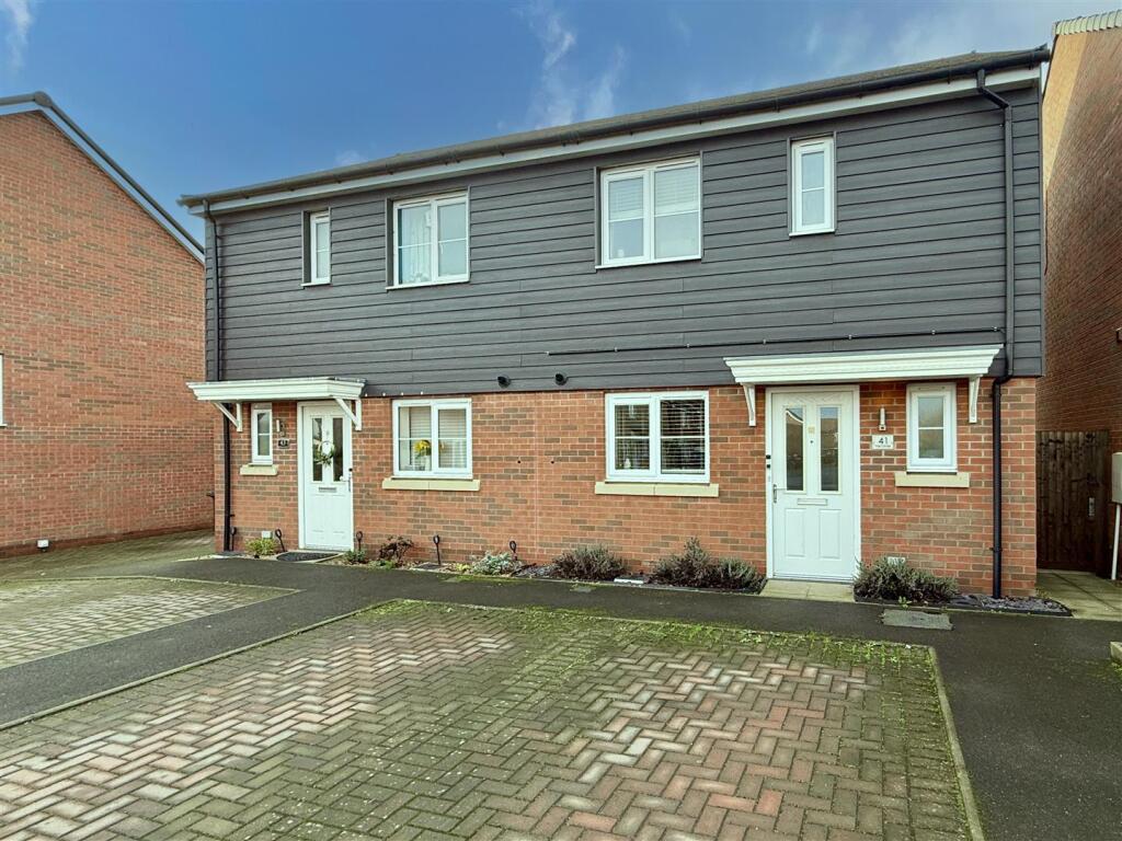 Main image of property: The Circle, Great Blakenham