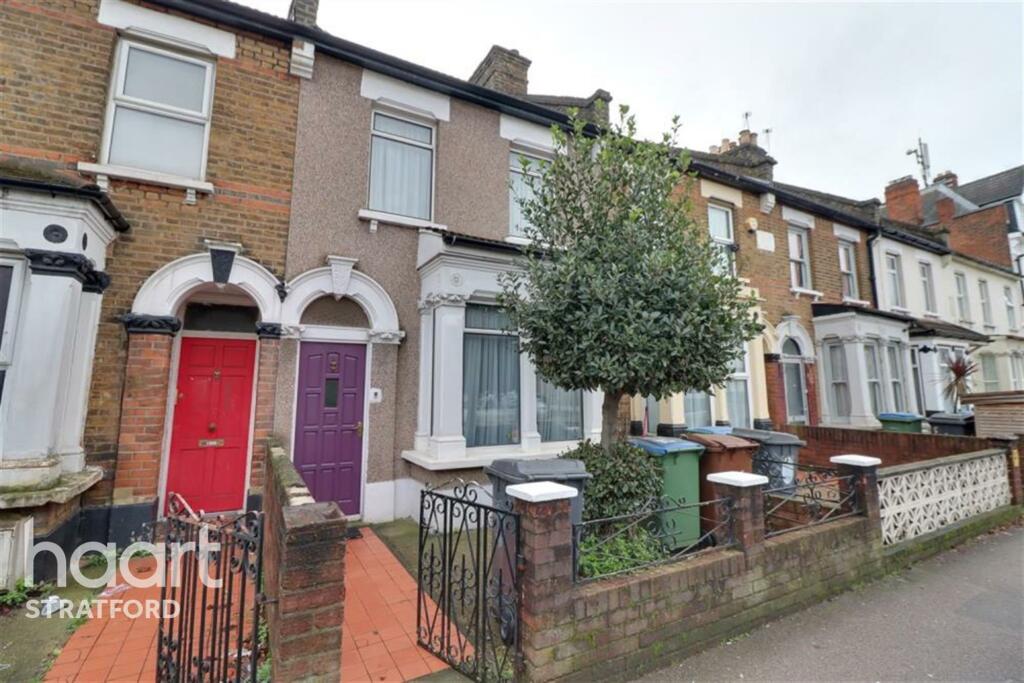 3 bedroom terraced house for rent in Cann Hall Road - E11