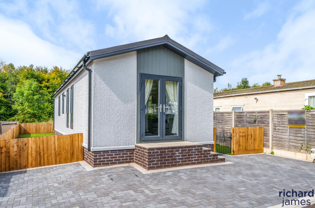 2 bedroom park home for sale in Kingsdown Park, Stratton, Swindon, SN25