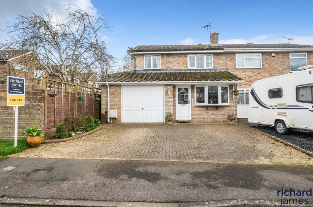 3 bedroom semidetached house for sale in Compton Close, Eldene