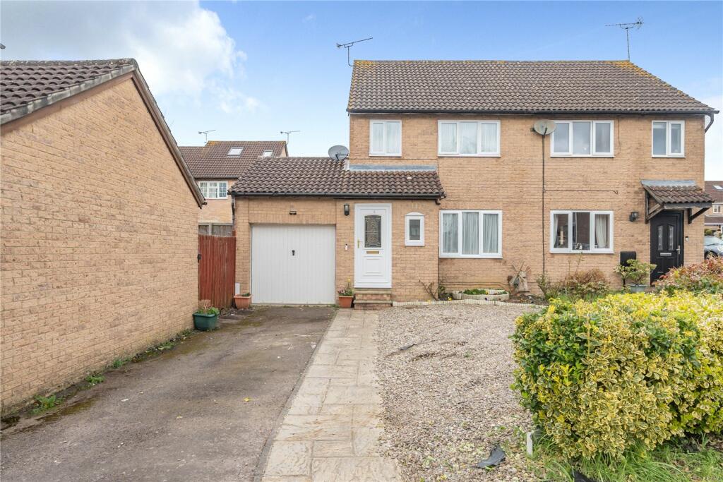 3 bedroom semidetached house for sale in Bramwell Close, Swindon, SN2