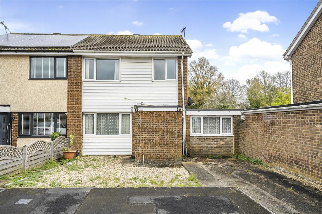 3 bedroom semidetached house for sale in Kershaw Road, Eldene, Swindon