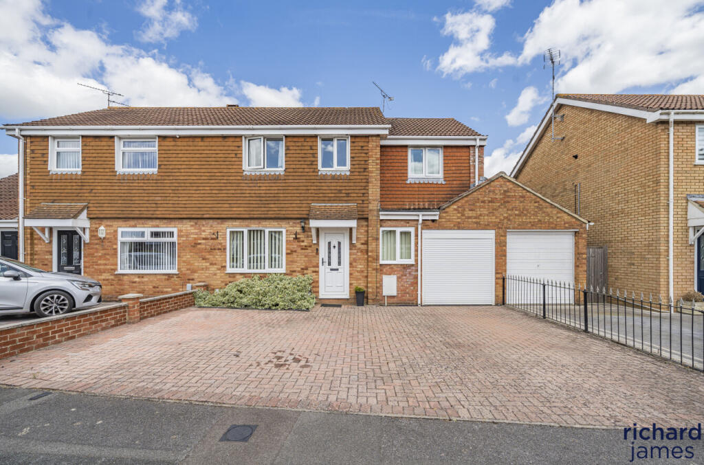 4 bedroom semidetached house for sale in Barrowby Gate, Stratton, SN3