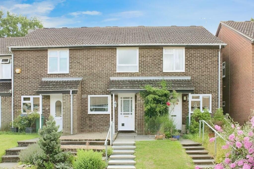 2 bedroom terraced house for sale in Drake Close, Horsham, West Sussex