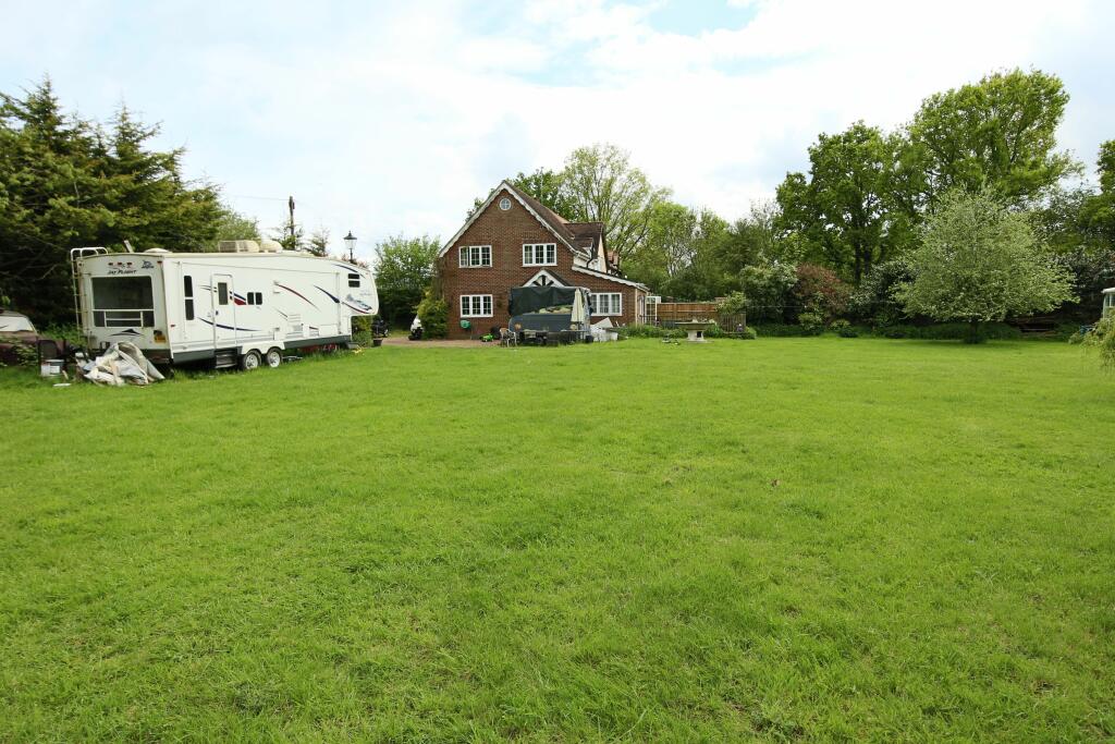 4 bedroom semidetached house for sale in Hoe Lane, Nazeing, Essex., EN9