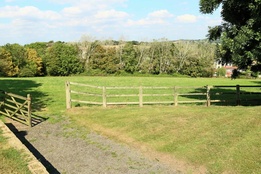 3 bedroom bungalow for sale in Old House Lane, Nazeing, EN9