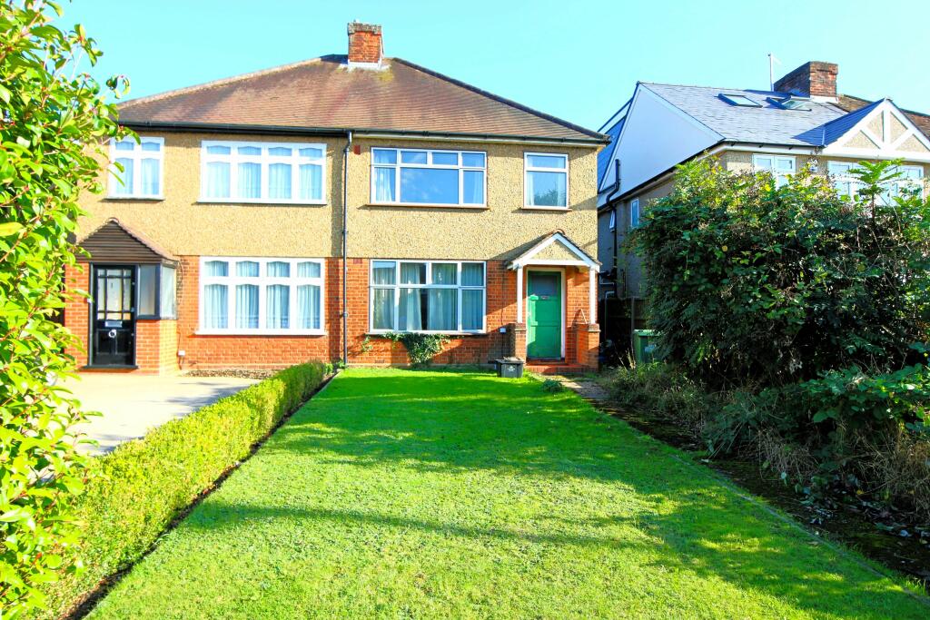 3 bedroom semidetached house for sale in High Road, Broxbourne