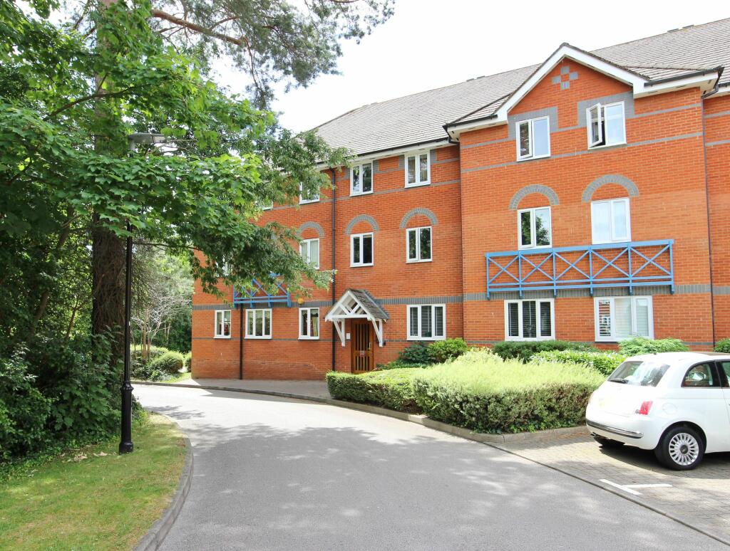 3 bedroom apartment for sale in St Cross Court Hoddesdon, EN11