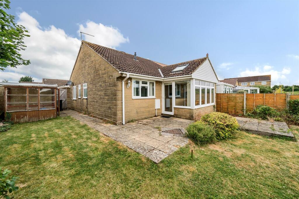 3 bedroom semidetached bungalow for sale in North Crescent, Milborne