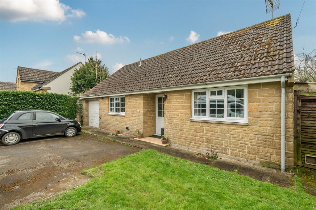 2 bedroom bungalow for sale in Neals Lane, Chetnole, Sherborne, DT9