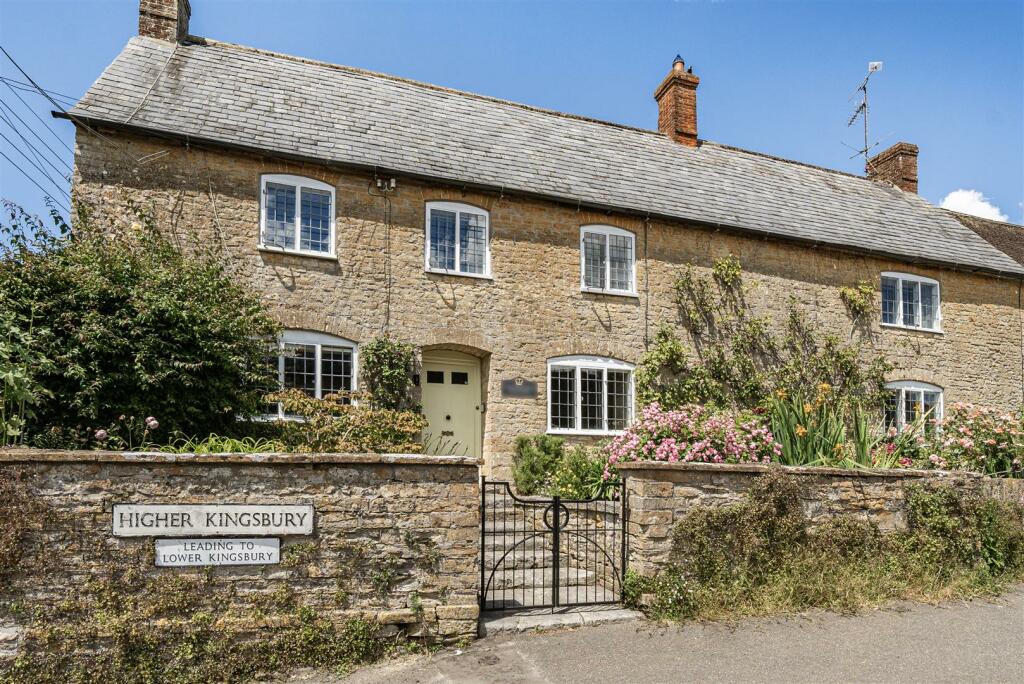 4 bedroom semidetached house for sale in Higher Kingsbury, Milborne