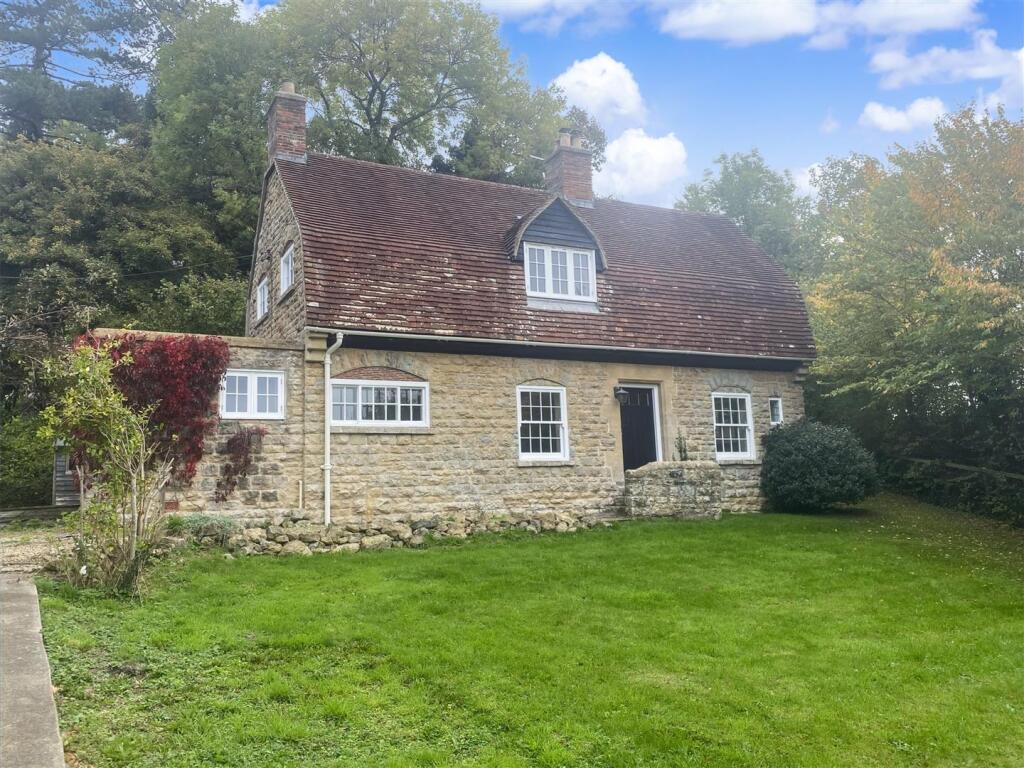 Main image of property: Purse Caundle