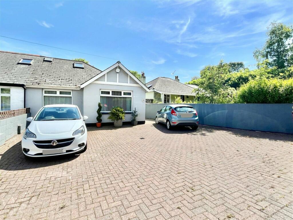 3 bedroom semidetached bungalow for sale in Ridge Orchard, Totnes Road