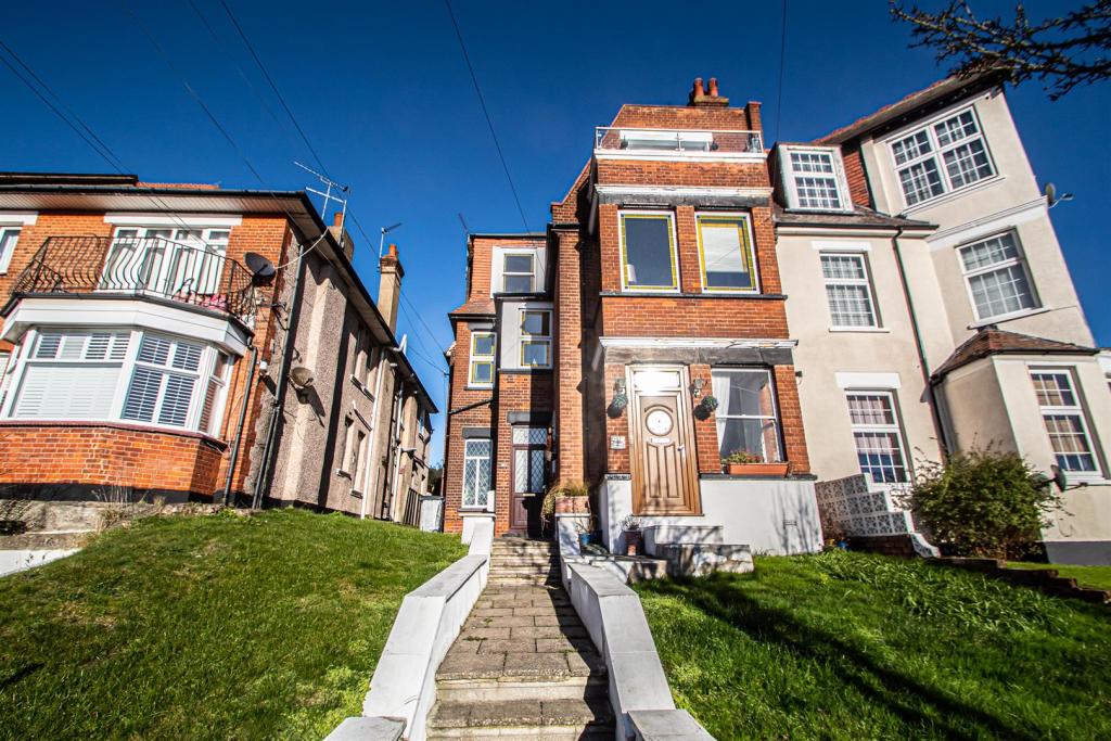 1 bedroom flat for sale in Kings Road, Chalkwell, SS0