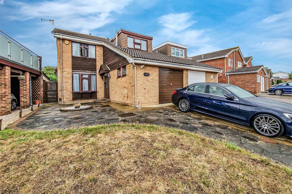 3 bedroom semidetached house for sale in Admirals Walk, Shoeburyness, SS3