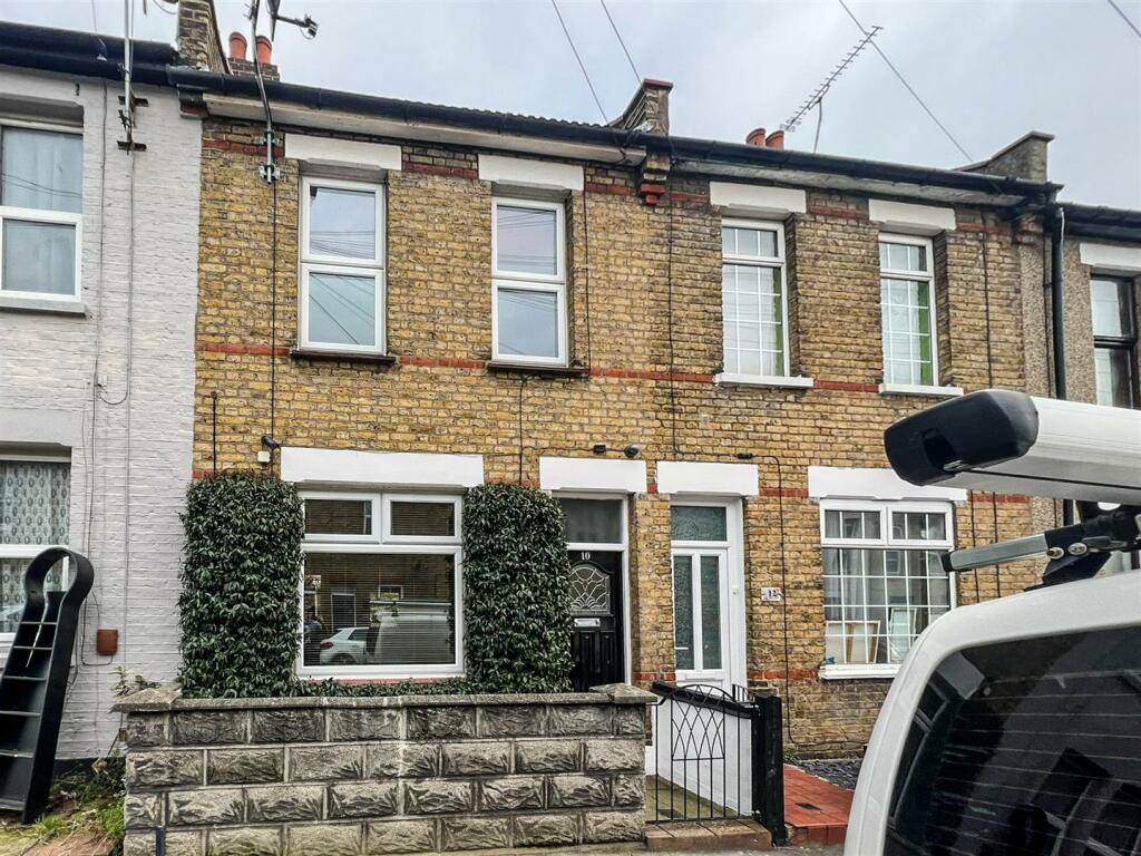 2 bedroom terraced house for sale in Brighton Avenue, SouthendonSea, SS1