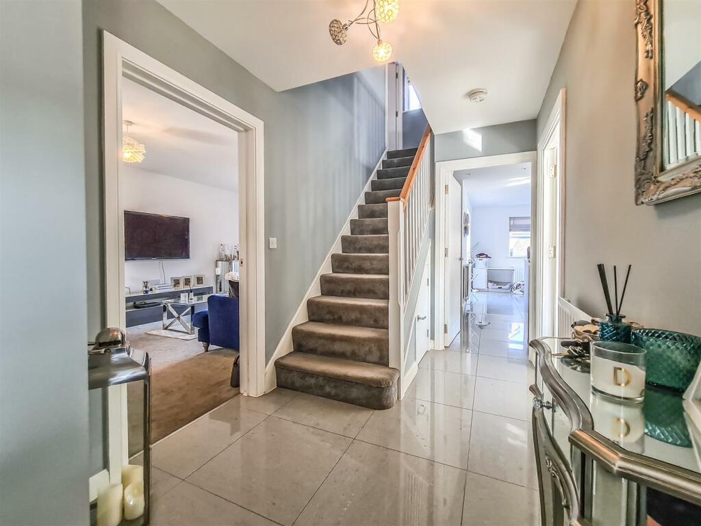 4 bedroom semidetached house for sale in Elizabeth Gardens, Rochford, SS4