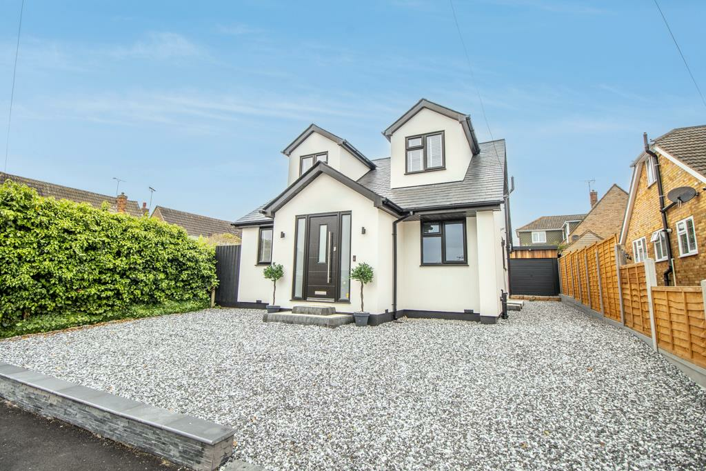 4 bedroom chalet for sale in Green Lane, LeighonSea, SS9