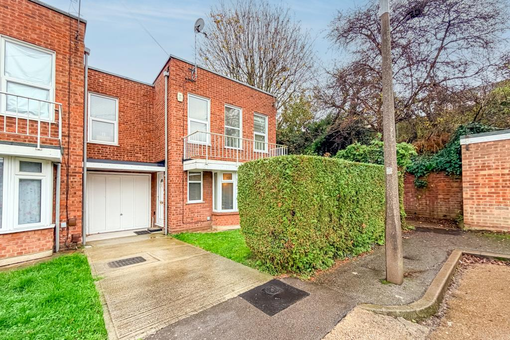 3 bedroom end of terrace house