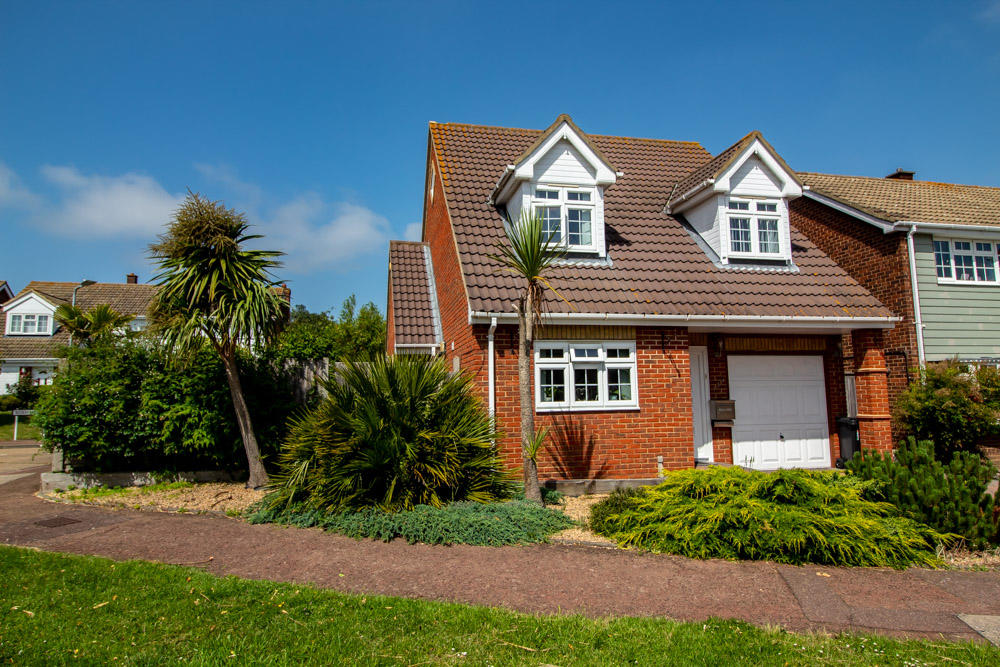 3 bedroom detached house for sale in Neil Armstrong Way, Eastwood, LeighonSea, Essex, SS9