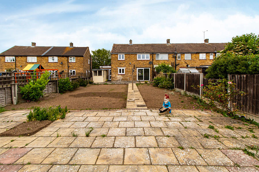 3 bedroom end of terrace house for sale in Eastwoodbury Crescent