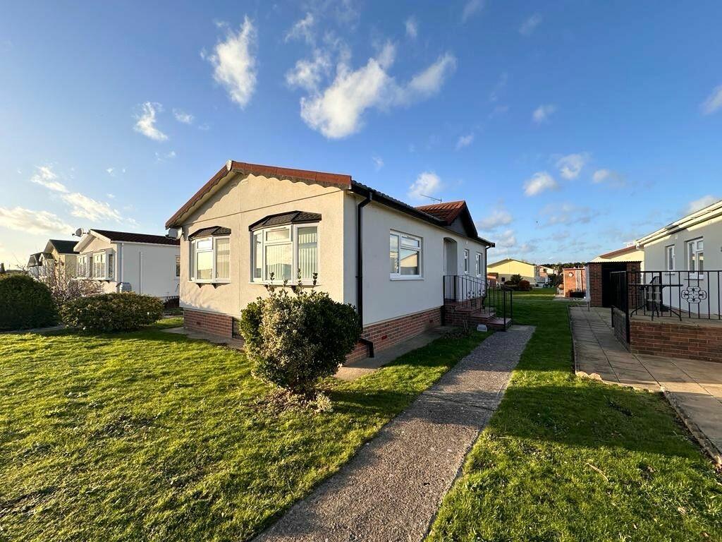 2 bedroom park home for sale in R 440, Kings Park, Canvey Island, SS8