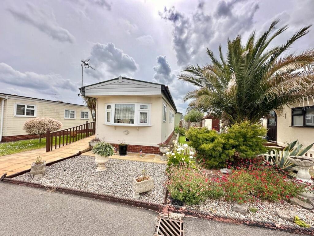 1 bedroom park home for sale in R, Kings Park, Canvey Island, SS8