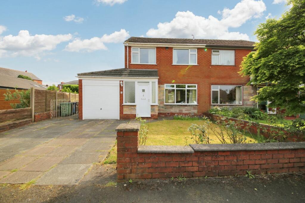 3 bedroom semidetached house for sale in Cross Lane, Billinge, WN5
