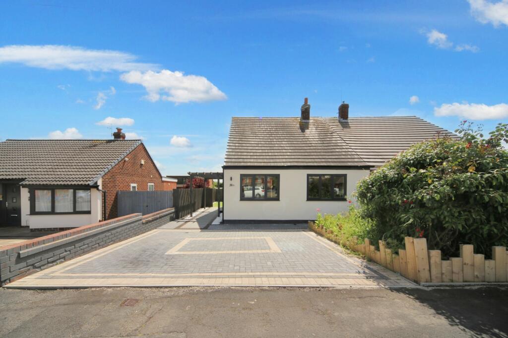 3 bedroom semidetached bungalow for sale in North Street, AshtonIn