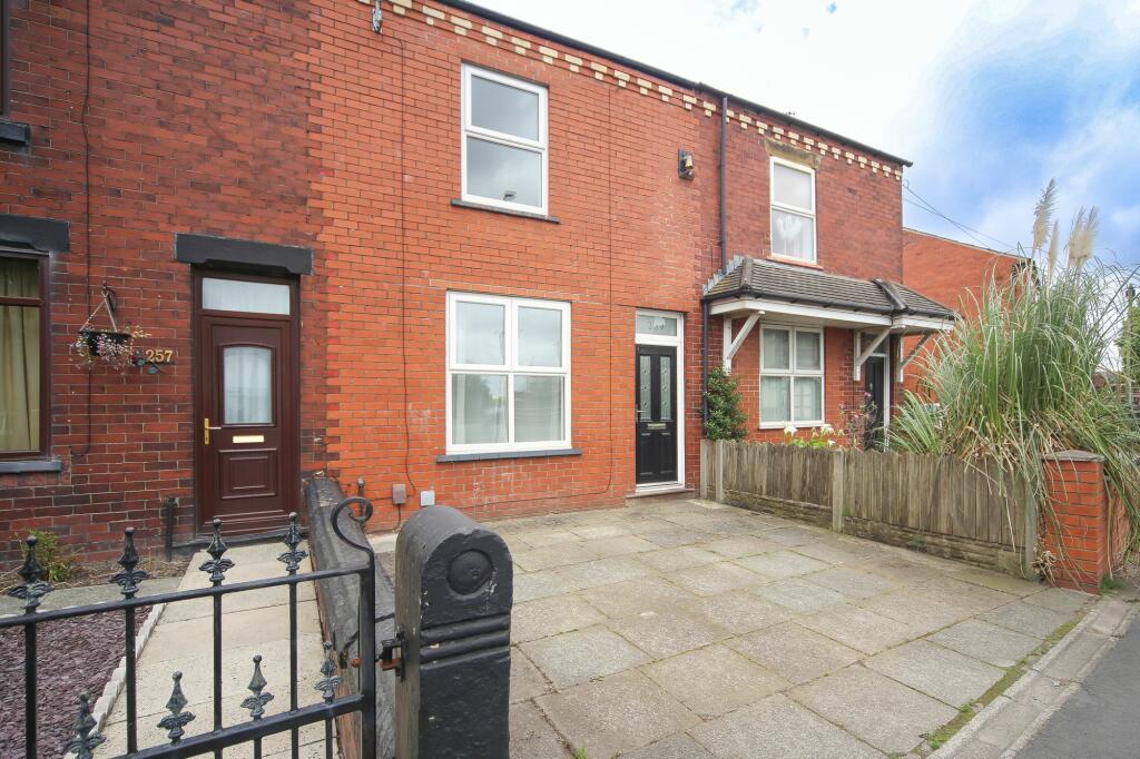 2 bedroom terraced house for sale in Warrington Road, Abram, WN2