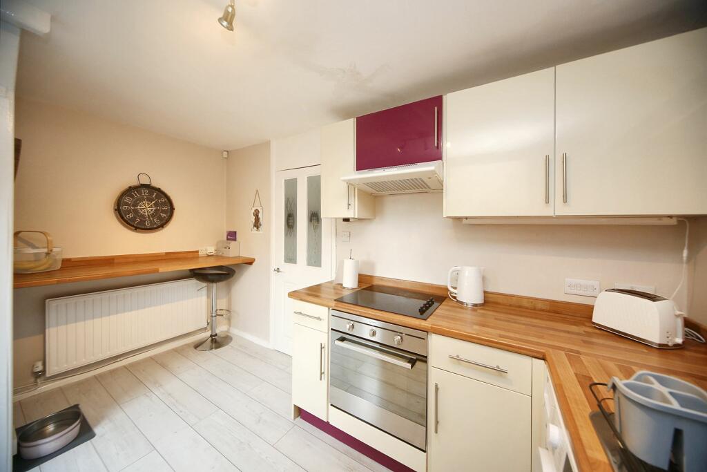 3 bedroom semidetached house for sale in Runshaw Avenue, Appley Bridge